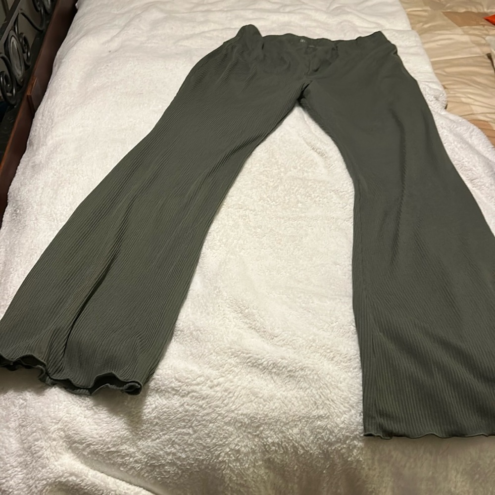 Flared yoga pants